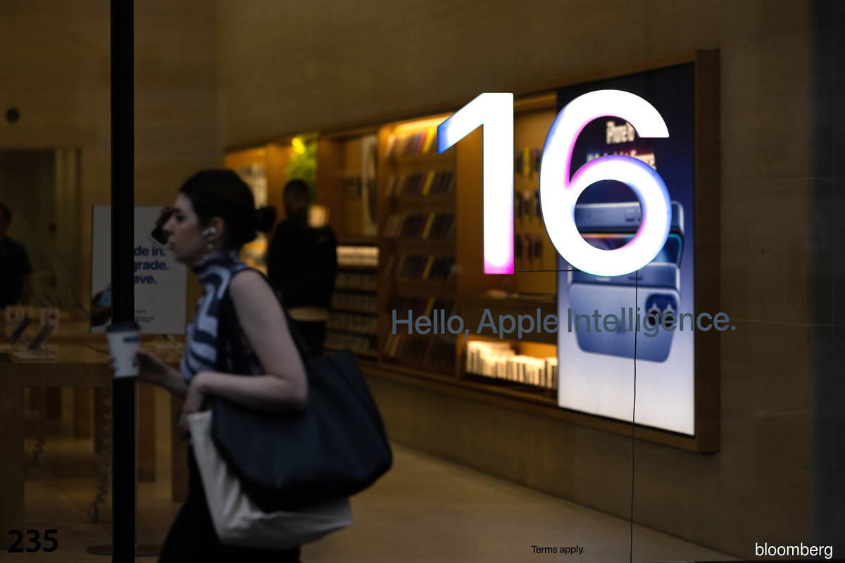 Apple gets sell rating as ‘unrealistic’ expectations turn KeyBanc bearish